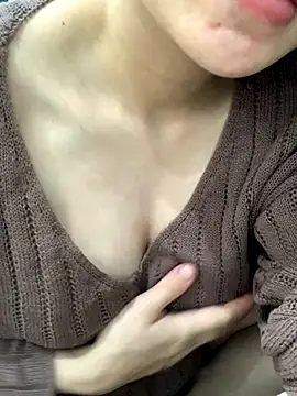 Snapshot of BeBu18 chatting on 11/24/25, 05:07 BeBu18 online show from 11/24/25, 05:07