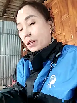 Feeling-hot online show from 11/14/25, 02:32