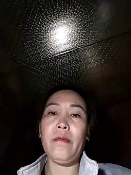 Feeling-hot online show from 11/15/25, 03:04