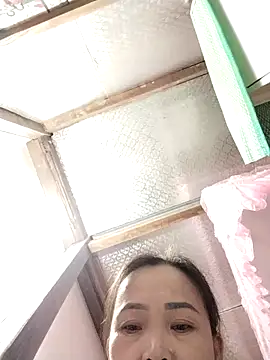 Feeling-hot online show from 12/19/25, 02:57