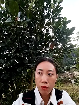 Snapshot of -Chua-90 chatting on 12/17/25, 10:32 -Chua-90 online show from 12/17/25, 10:32