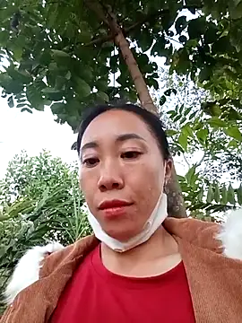 Snapshot of -Chua-90 chatting on 12/21/25, 10:33 -Chua-90 online show from 12/21/25, 10:33