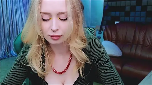 CarolineDjein online show from 11/25/25, 04:29