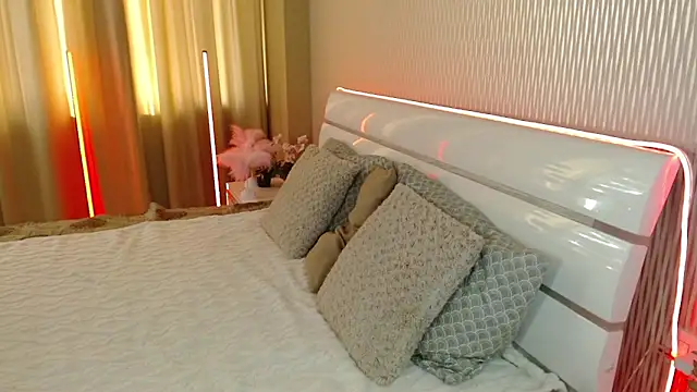 Snapshot of cutie_violet chatting on 11/22/25, 08:46 cutie violet online show from 11/22/25, 08:46