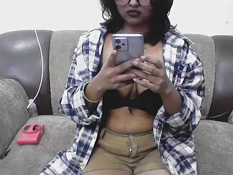 Soniya singh   online show from 02/15/26, 07:10