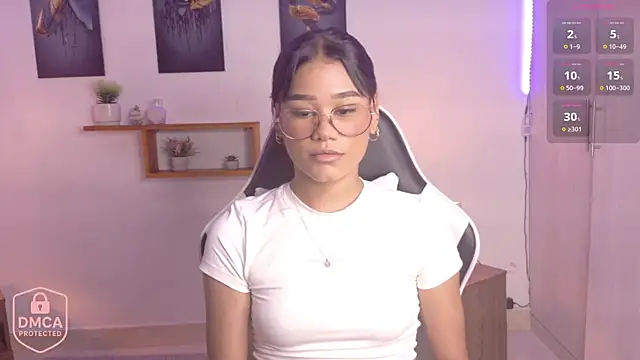 Snapshot of Luna_sofia_1110 chatting on 11/21/25, 12:54 Luna sofia 1110 online show from 11/21/25, 12:54