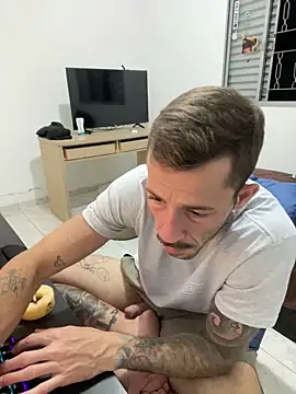 Snapshot of Lucasjandre chatting on 11/23/25, 10:42 Lucasjandre online show from 11/23/25, 10:42