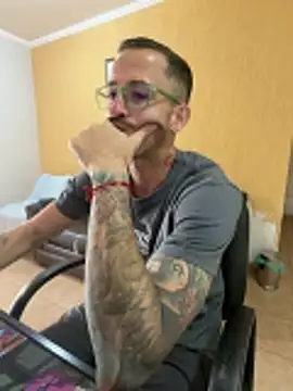 Lucasjandre online show from 05/17/26, 11:06
