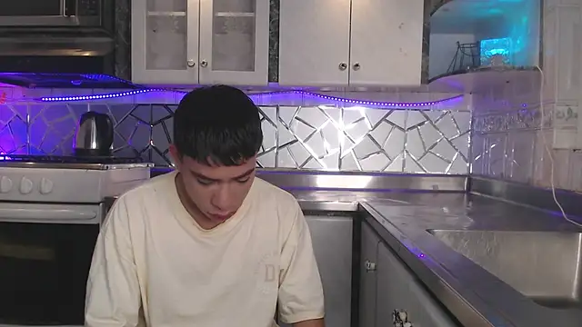 Snapshot of Aaron_foxx1 chatting on 12/05/25, 11:52 Aaron foxx1 online show from 12/05/25, 11:52