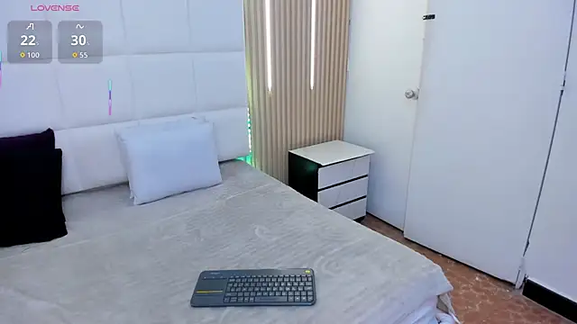 emilyandlea  online show from 01/09/26, 07:37