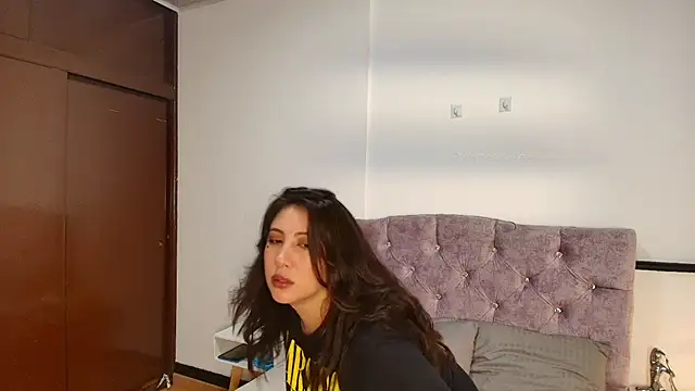 Snapshot of Kaia_Monroe_ chatting on 11/28/25, 03:20 Kaia Monroe online show from 11/28/25, 03:20