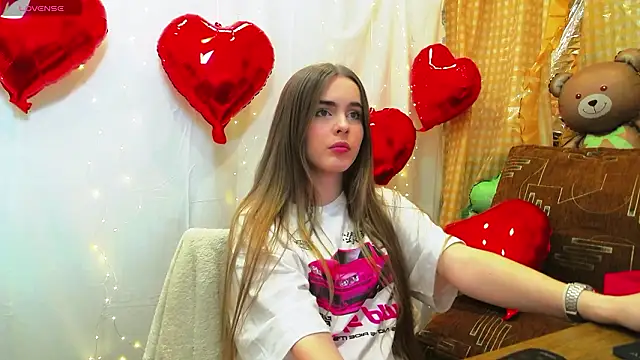 AlicaLOVEalisa777 online show from 02/24/26, 11:03