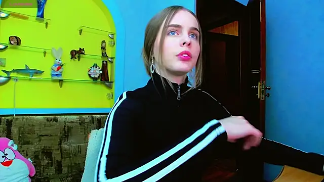 AlicaLOVEalisa777 online show from 04/14/26, 06:25