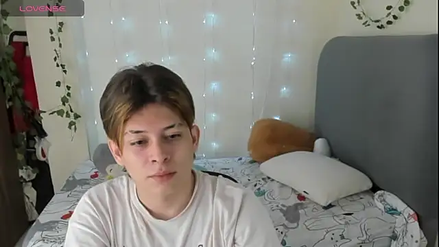 Snapshot of Felix_kitty chatting on 11/29/25, 07:28 Felix kitty online show from 11/29/25, 07:28