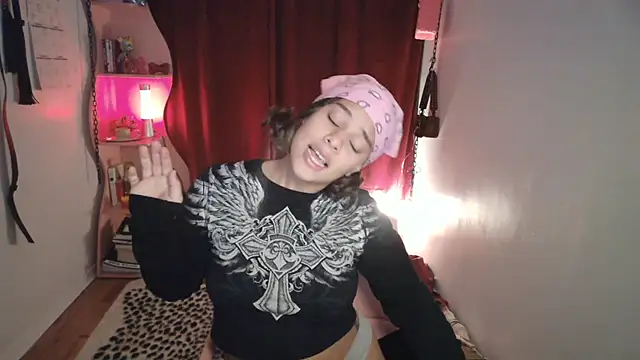 PrettyLittleProblem online show from 11/22/25, 06:07