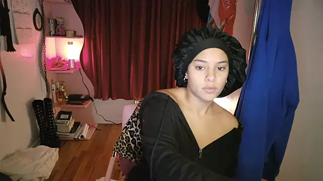 PrettyLittleProblem online show from 11/25/25, 06:52