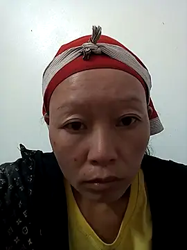 girl-hot2x online show from 11/15/25, 10:37