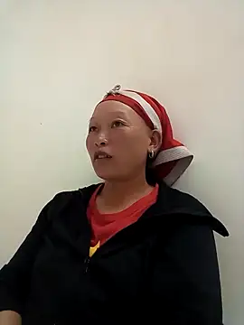 girl-hot2x online show from 11/26/25, 01:12