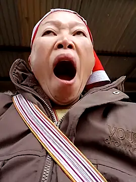 girl-hot2x online show from 02/19/26, 01:45