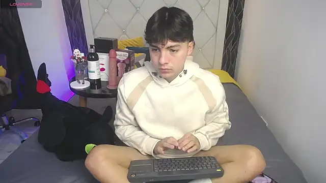 Snapshot of Samu_FoXXX chatting on 11/13/25, 08:19 Samu FoXXX online show from 11/13/25, 08:19