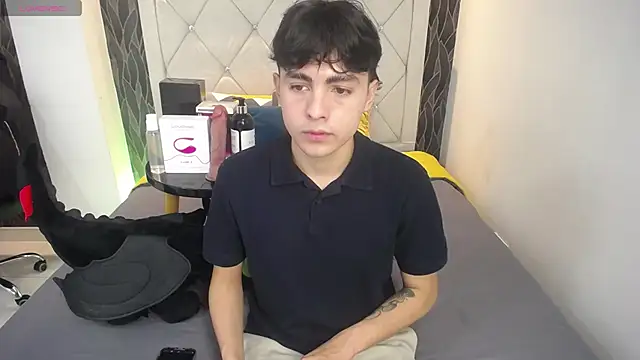 Snapshot of Samu_FoXXX chatting on 11/15/25, 08:16 Samu FoXXX online show from 11/15/25, 08:16