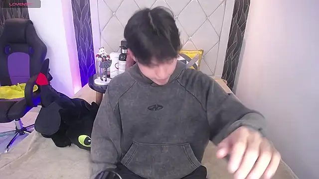 Snapshot of Samu_FoXXX chatting on 11/17/25, 08:03 Samu FoXXX online show from 11/17/25, 08:03