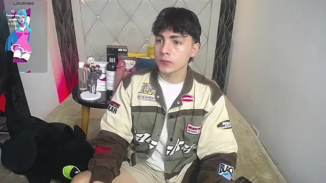 Snapshot of Samu_FoXXX chatting on 11/18/25, 08:13 Samu FoXXX online show from 11/18/25, 08:13