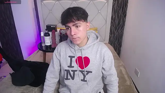 Snapshot of Samu_FoXXX chatting on 11/22/25, 08:19 Samu FoXXX online show from 11/22/25, 08:19