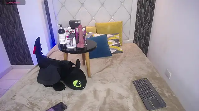 Snapshot of Samu_FoXXX chatting on 11/24/25, 08:30 Samu FoXXX online show from 11/24/25, 08:30