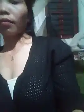 Snapshot of chim-yen chatting on 11/17/25, 12:44 chim-yen online show from 11/17/25, 12:44