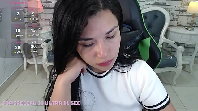 Snapshot of Violetta_jhonson_a chatting on 11/13/25, 03:27 Violetta jhonson a online show from 11/13/25, 03:27