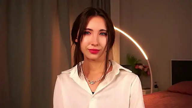 NanceeWestaway online show from 11/18/25, 06:01