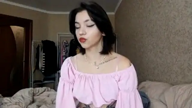 Snapshot of YeahRock chatting on 11/14/25, 09:52 YeahRock online show from 11/14/25, 09:52