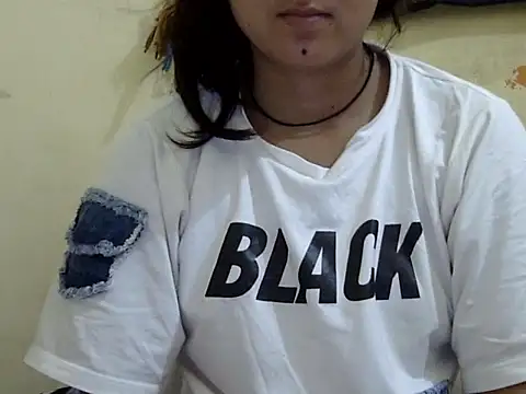 Anika Singh online show from 05/19/26, 04:19