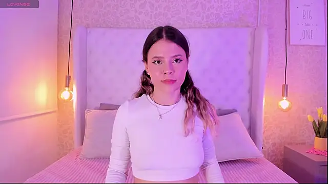 Snapshot of sienna_bloo chatting on 11/30/25, 12:58 sienna bloo online show from 11/30/25, 12:58