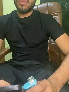 Snapshot of hotyyyyjonny chatting on 04/16/26, 03:57 hotyyyyjonny online show from 04/16/26, 03:57