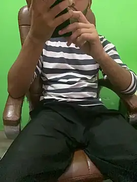 Snapshot of hotyyyyjonny chatting on 05/09/26, 03:12 hotyyyyjonny online show from 05/09/26, 03:12