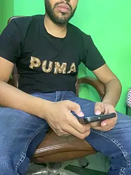 Snapshot of hotyyyyjonny chatting on 06/19/26, 04:00 hotyyyyjonny online show from 06/19/26, 04:00