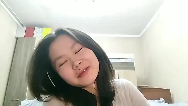 HuldaKye online show from 11/21/25, 01:32