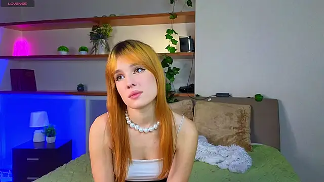 LynnaSetser online show from 11/29/25, 02:25