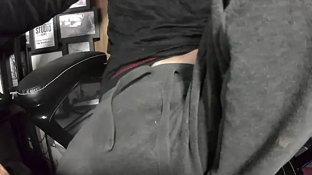 Chrisatmiami online show from 11/19/25, 05:24