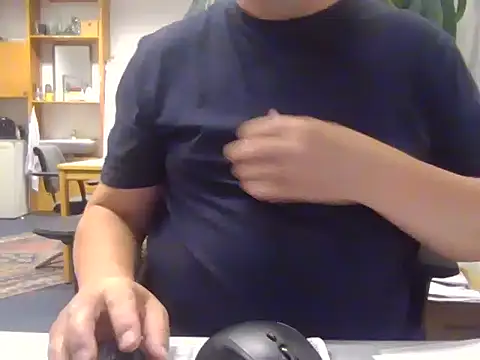 Snapshot of sssuka chatting on 11/15/25, 02:13 sssuka online show from 11/15/25, 02:13