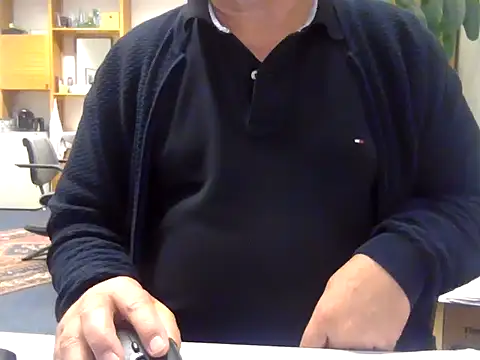 Snapshot of sssuka chatting on 12/15/25, 04:22 sssuka online show from 12/15/25, 04:22