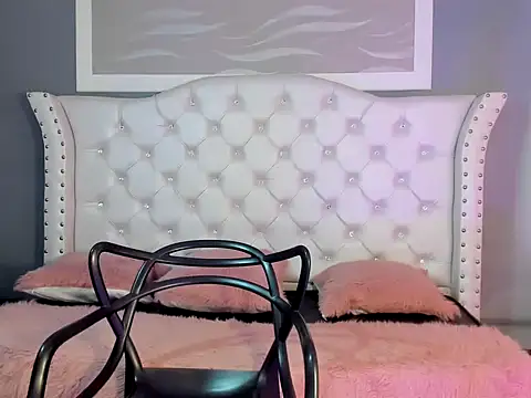 bella69  fox online show from 11/20/25, 01:11