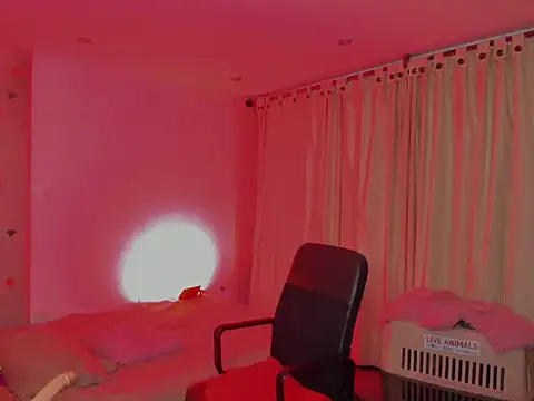 Snapshot of LaGoldenBitch chatting on 06/27/26, 12:48 LaGoldenBitch online show from 06/27/26, 12:48