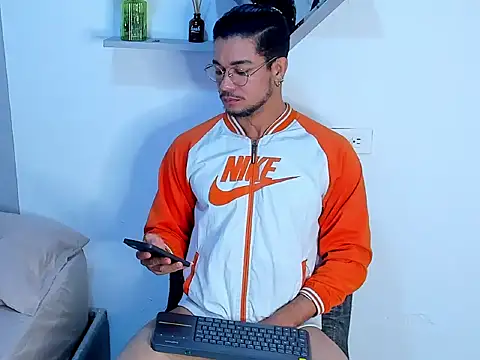 Nolan joness online show from 05/27/26, 12:18