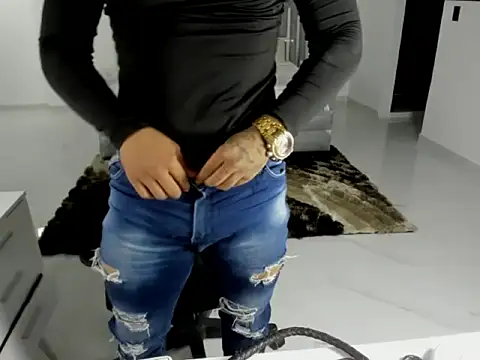 master leather online show from 04/19/26, 08:24