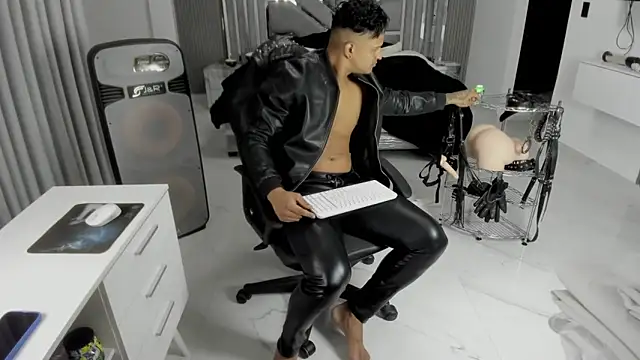 master leather online show from 06/06/26, 01:11