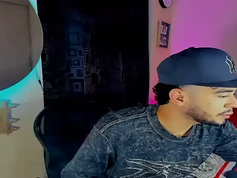 Snapshot of JohnE_Medina chatting on 12/05/25, 08:27 JohnE Medina online show from 12/05/25, 08:27