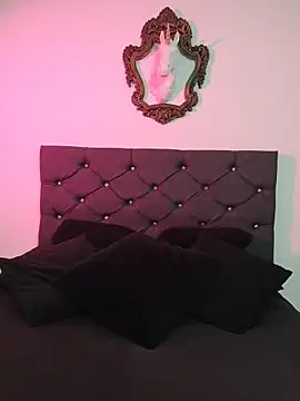 Snapshot of StephanieMadison chatting on 11/19/25, 08:31 StephanieMadison online show from 11/19/25, 08:31